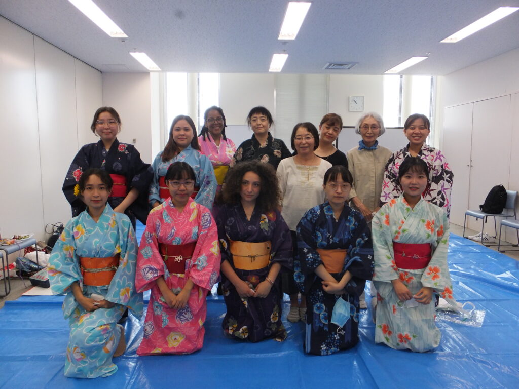 日本文化体験レクレーション～ゆかたを着てみよう、花笠おどりをおどってみよう