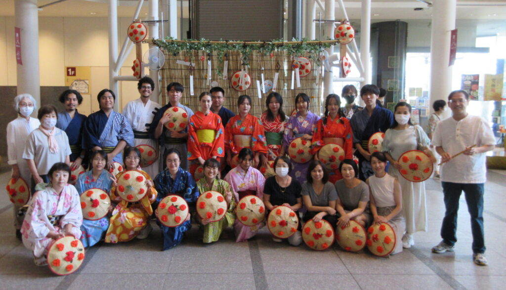 ゆかたの着付けを学んで、花笠踊りをおどってみよう！
