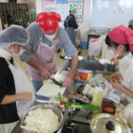 「日本のおもてなし料理『巻き寿司・天ぷら・吸い物・味噌汁』の体験」レポート